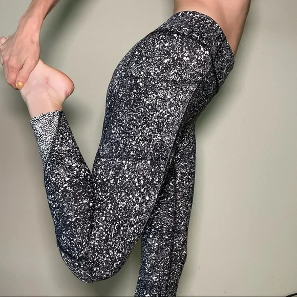 SOLD IN LIVE SHOW Lululemon Tight Stuff Tight II Splatter Scallop Hem - Picture 11 of 12